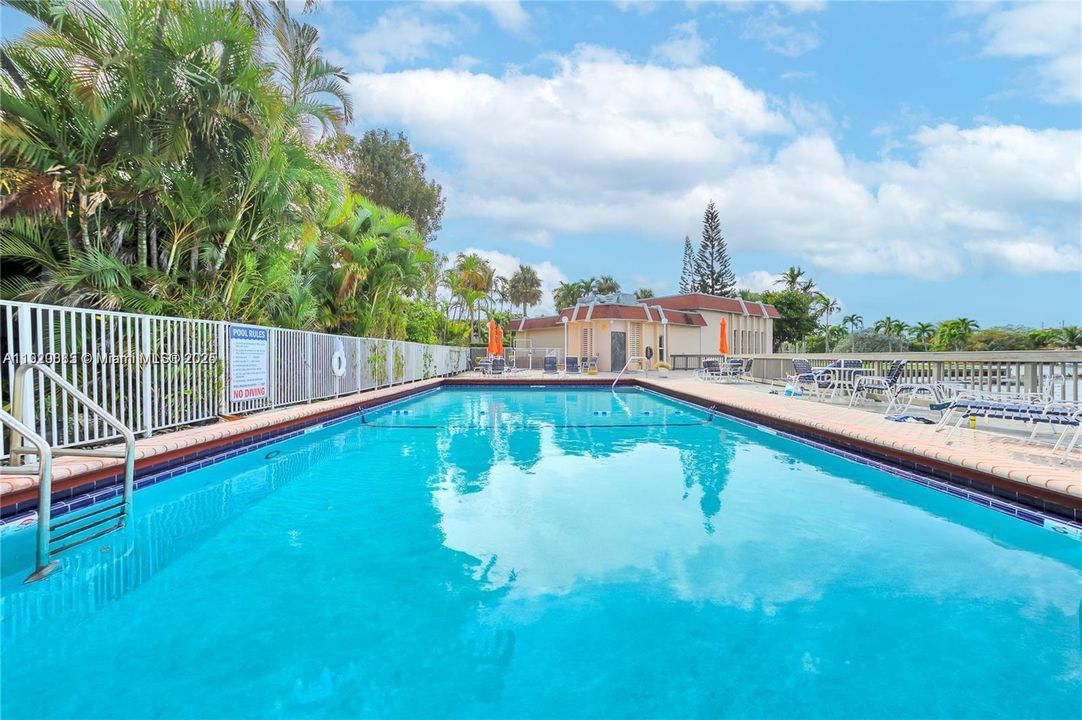 En Venta: $450,000 (2 camas, 2 baños, 1750 Pies cuadrados)