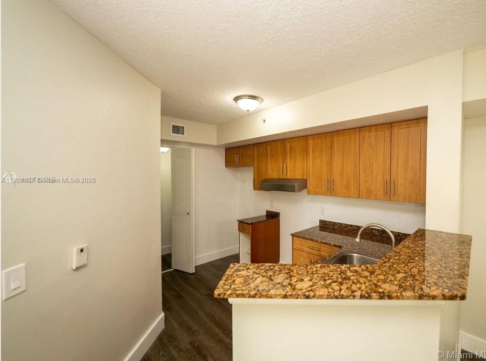 For Rent: $2,050 (2 beds, 2 baths, 892 Square Feet)
