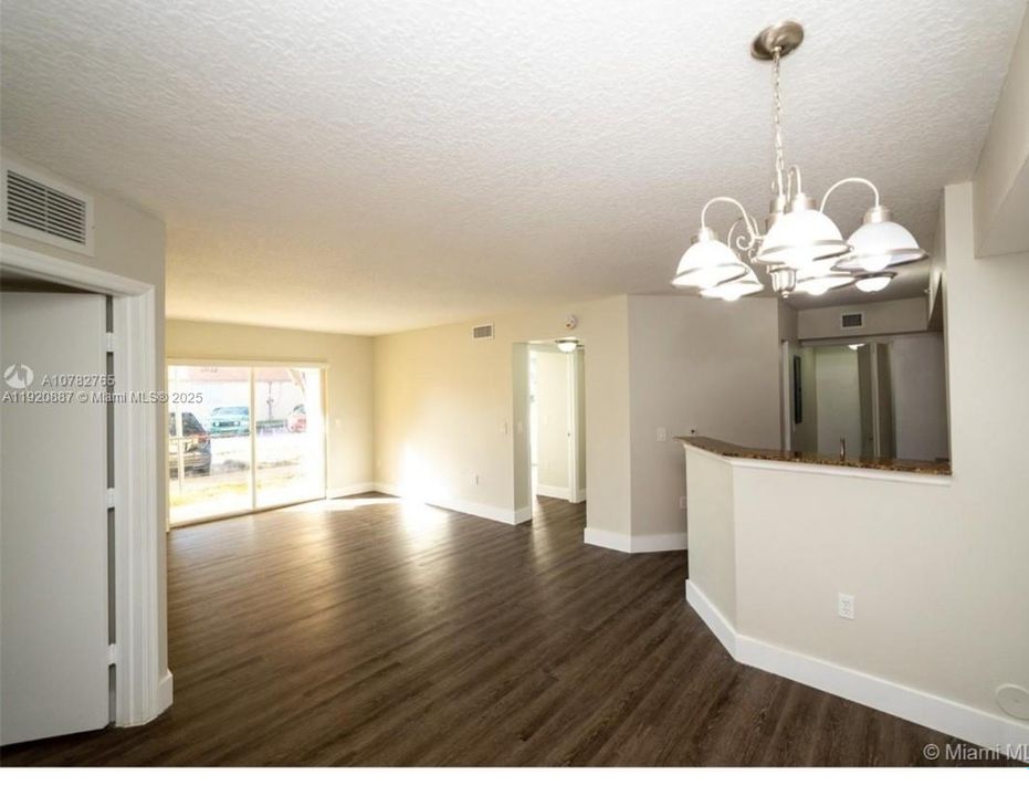 For Rent: $2,050 (2 beds, 2 baths, 892 Square Feet)