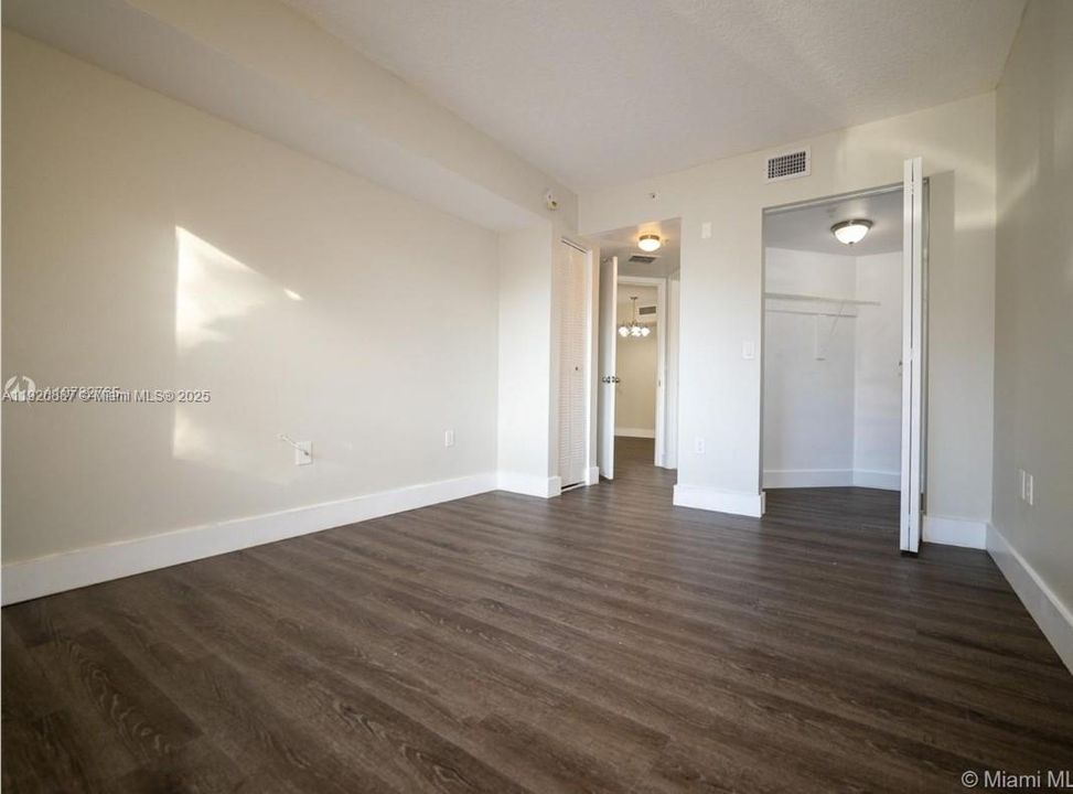 For Rent: $2,050 (2 beds, 2 baths, 892 Square Feet)