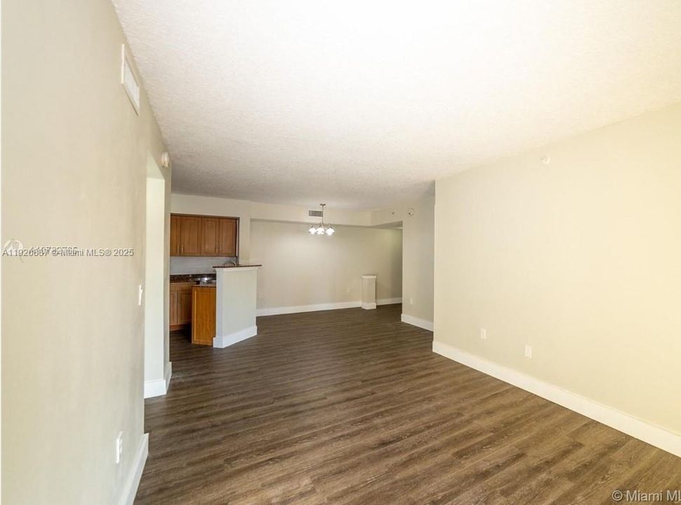 For Rent: $2,050 (2 beds, 2 baths, 892 Square Feet)