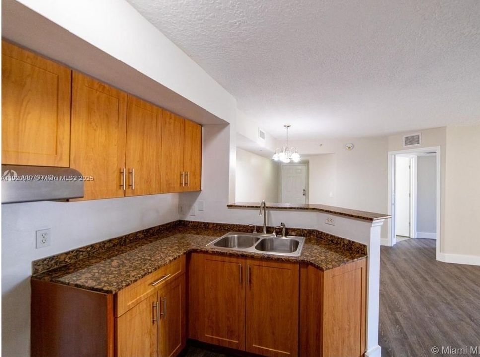 For Rent: $2,050 (2 beds, 2 baths, 892 Square Feet)