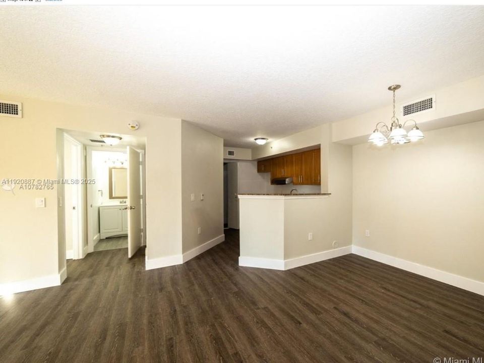 For Rent: $2,050 (2 beds, 2 baths, 892 Square Feet)