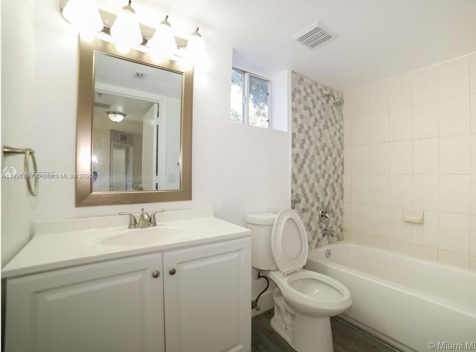 For Rent: $2,050 (2 beds, 2 baths, 892 Square Feet)