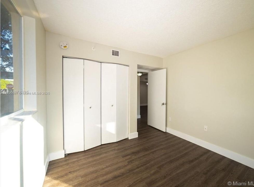 For Rent: $2,050 (2 beds, 2 baths, 892 Square Feet)