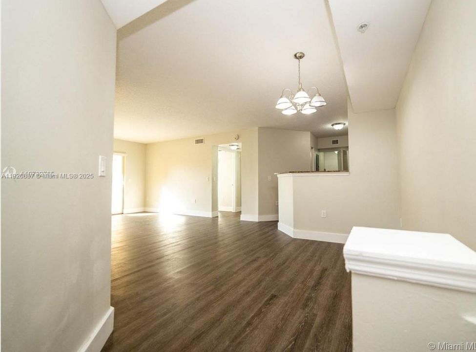 For Rent: $2,050 (2 beds, 2 baths, 892 Square Feet)