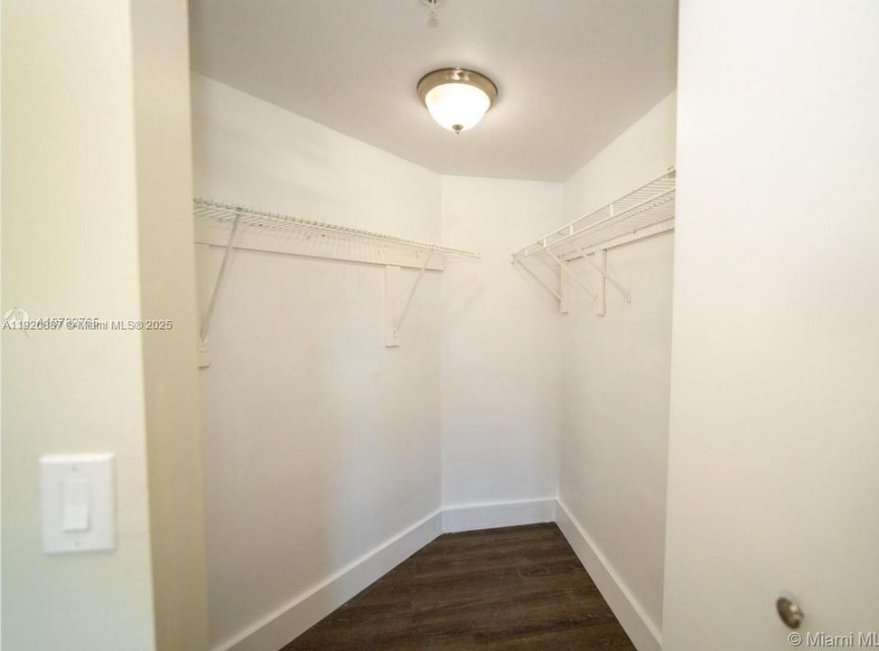 For Rent: $2,050 (2 beds, 2 baths, 892 Square Feet)