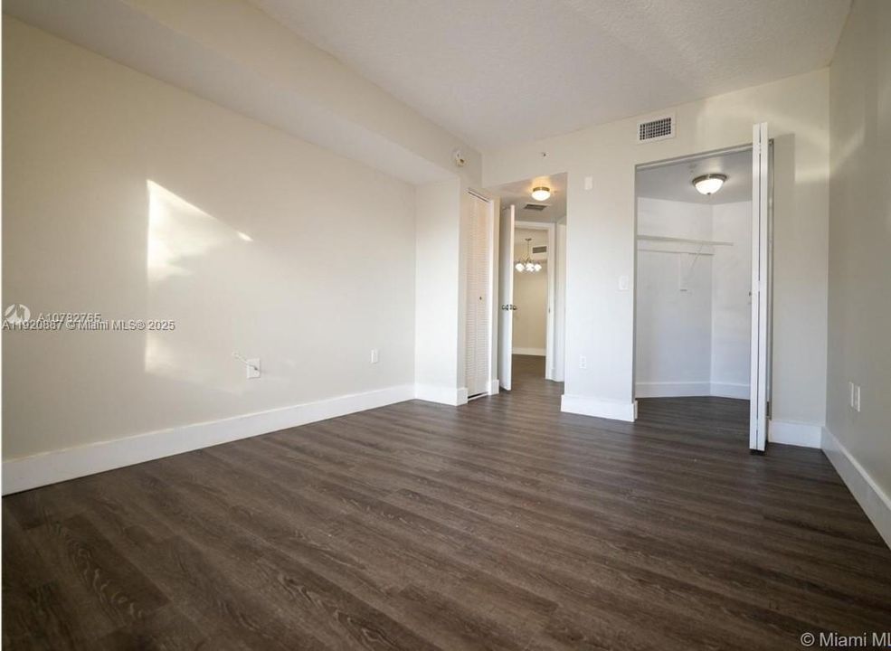 For Rent: $2,050 (2 beds, 2 baths, 892 Square Feet)