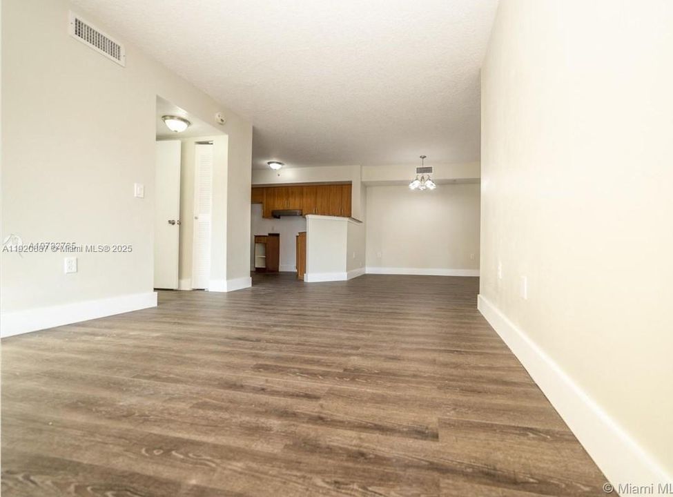 For Rent: $2,050 (2 beds, 2 baths, 892 Square Feet)