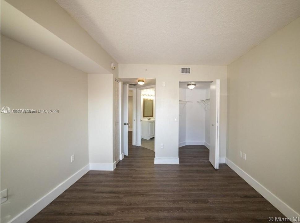 For Rent: $2,050 (2 beds, 2 baths, 892 Square Feet)