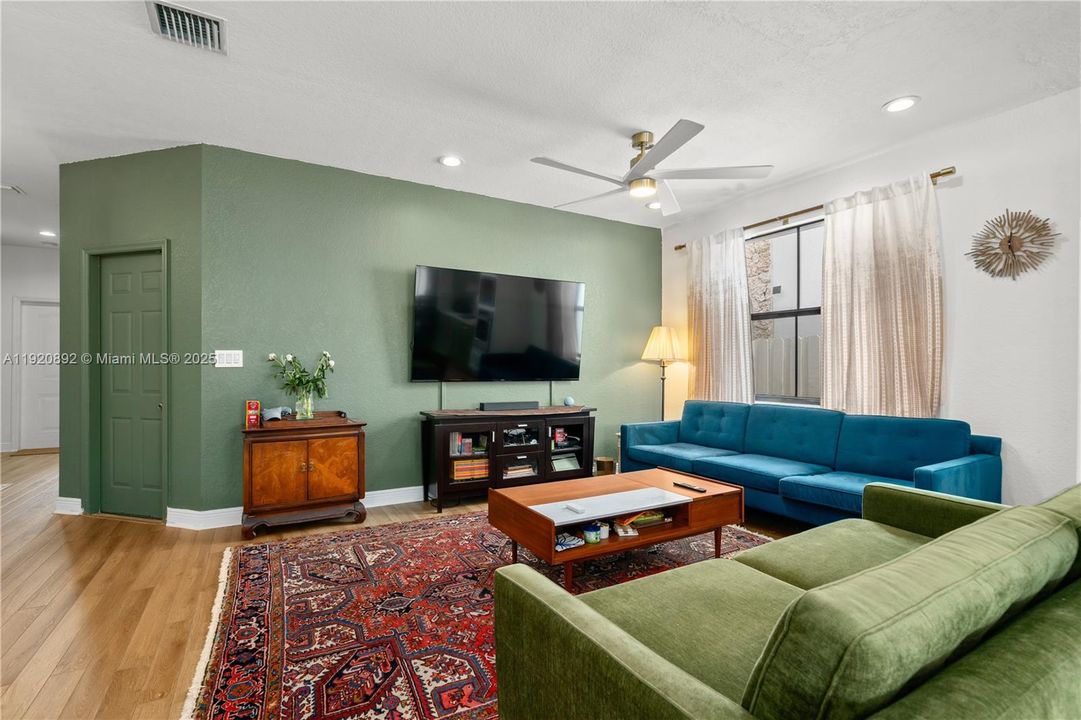 For Rent: $4,000 (3 beds, 2 baths, 1534 Square Feet)