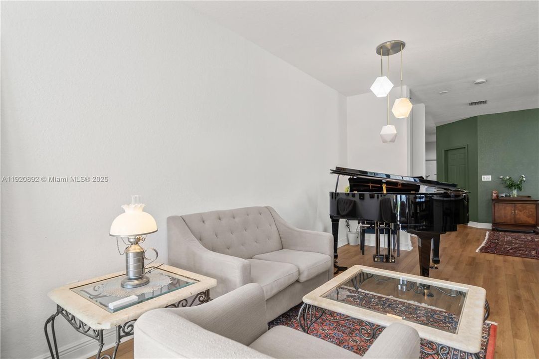 For Rent: $4,000 (3 beds, 2 baths, 1534 Square Feet)