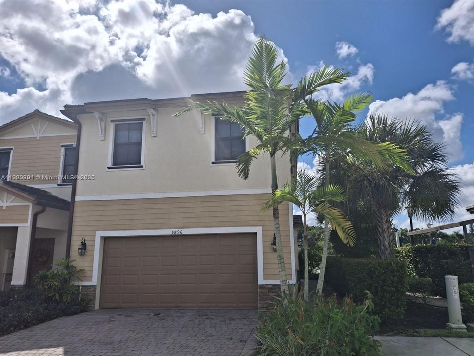 For Sale: $560,000 (3 beds, 2 baths, 1863 Square Feet)