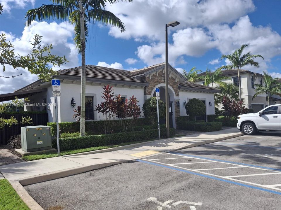 For Sale: $560,000 (3 beds, 2 baths, 1863 Square Feet)