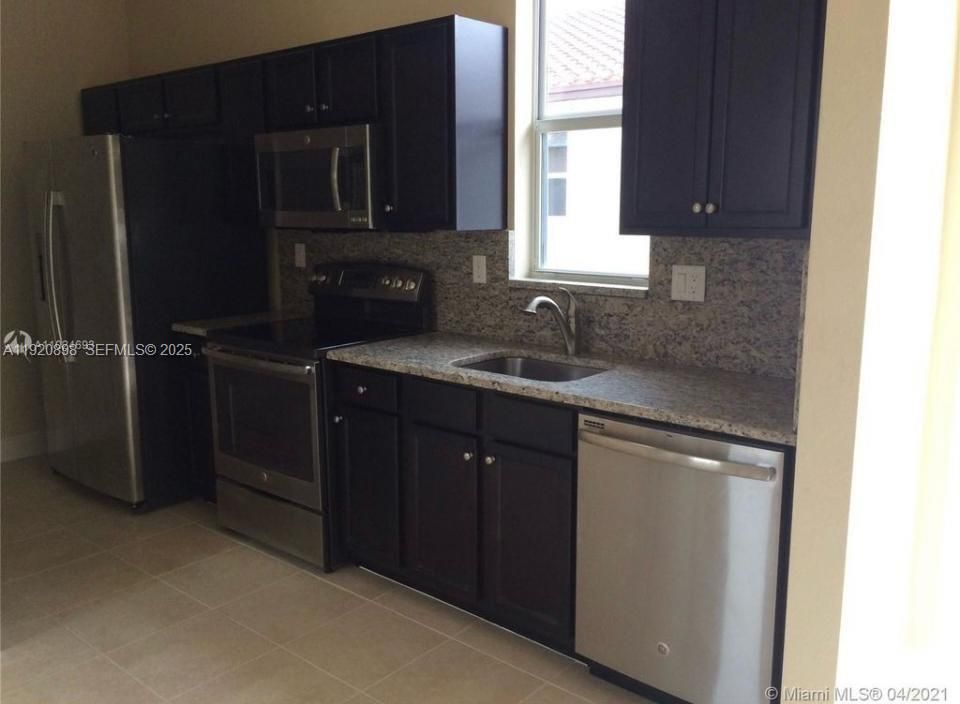 For Rent: $1,550 (1 beds, 1 baths, 2312 Square Feet)