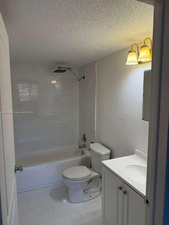 For Rent: $1,800 (1 beds, 1 baths, 989 Square Feet)