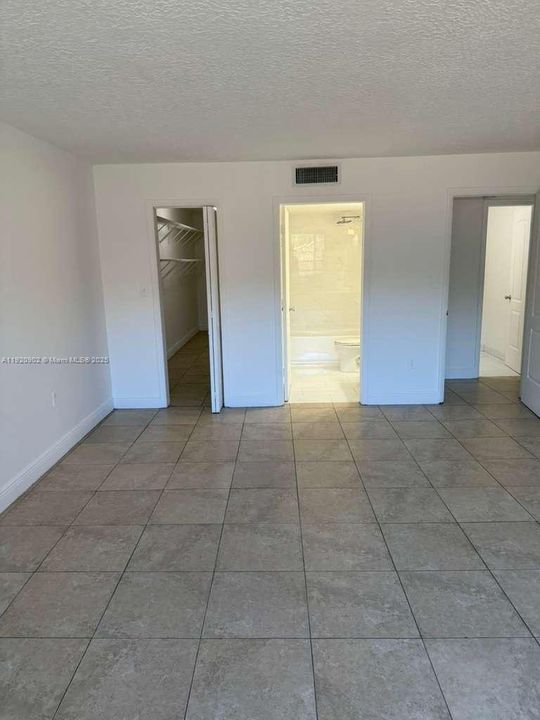 For Rent: $1,800 (1 beds, 1 baths, 989 Square Feet)