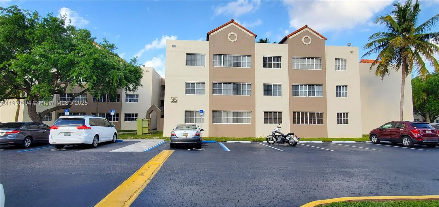 В аренду: $2,100 (2 спален, 2 ванн, 1004 Квадратных фут)