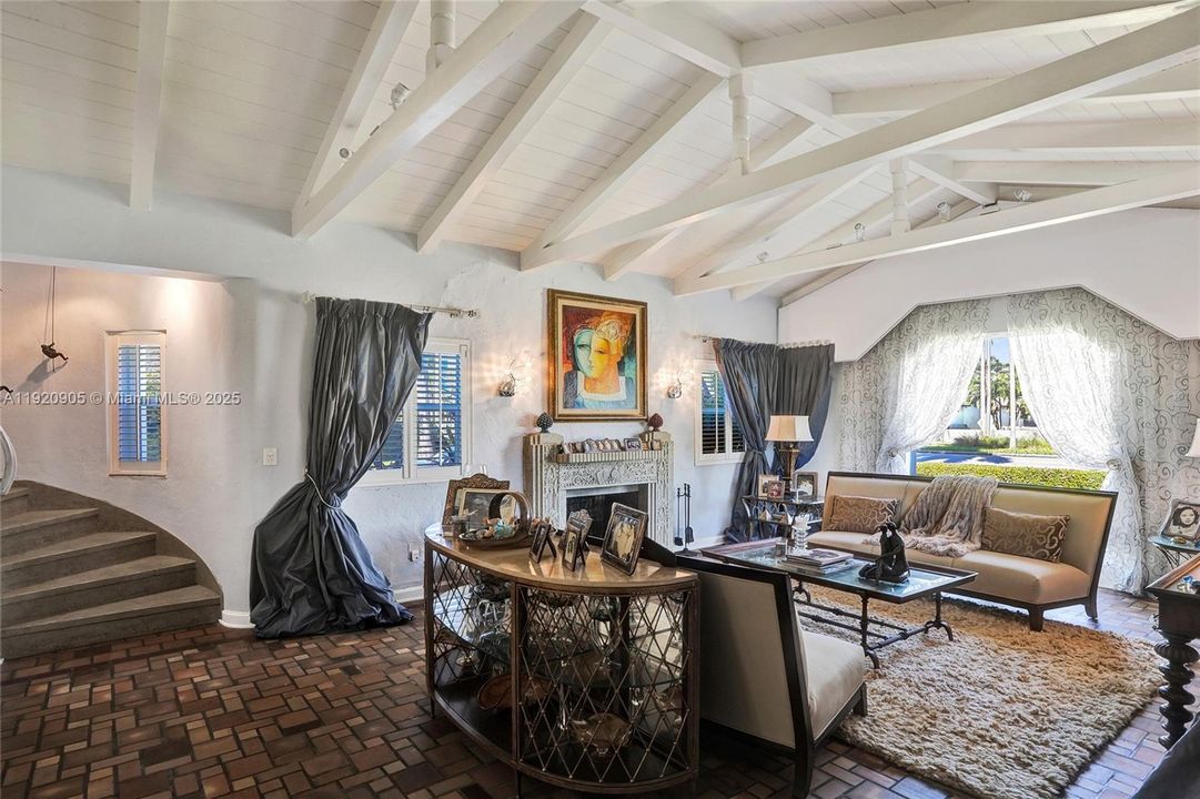 For Rent: $6,700 (4 beds, 4 baths, 2380 Square Feet)