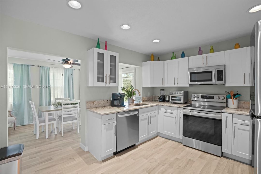 For Sale: $280,000 (2 beds, 1 baths, 1012 Square Feet)