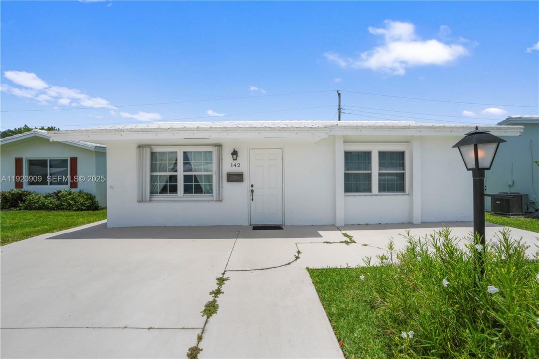 For Sale: $280,000 (2 beds, 1 baths, 1012 Square Feet)