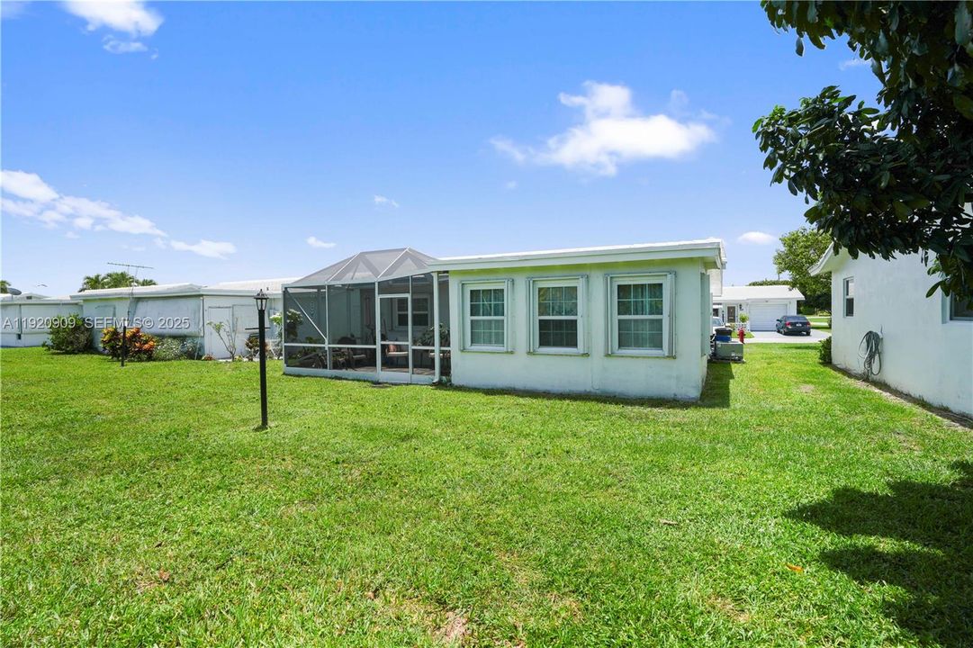 For Sale: $280,000 (2 beds, 1 baths, 1012 Square Feet)