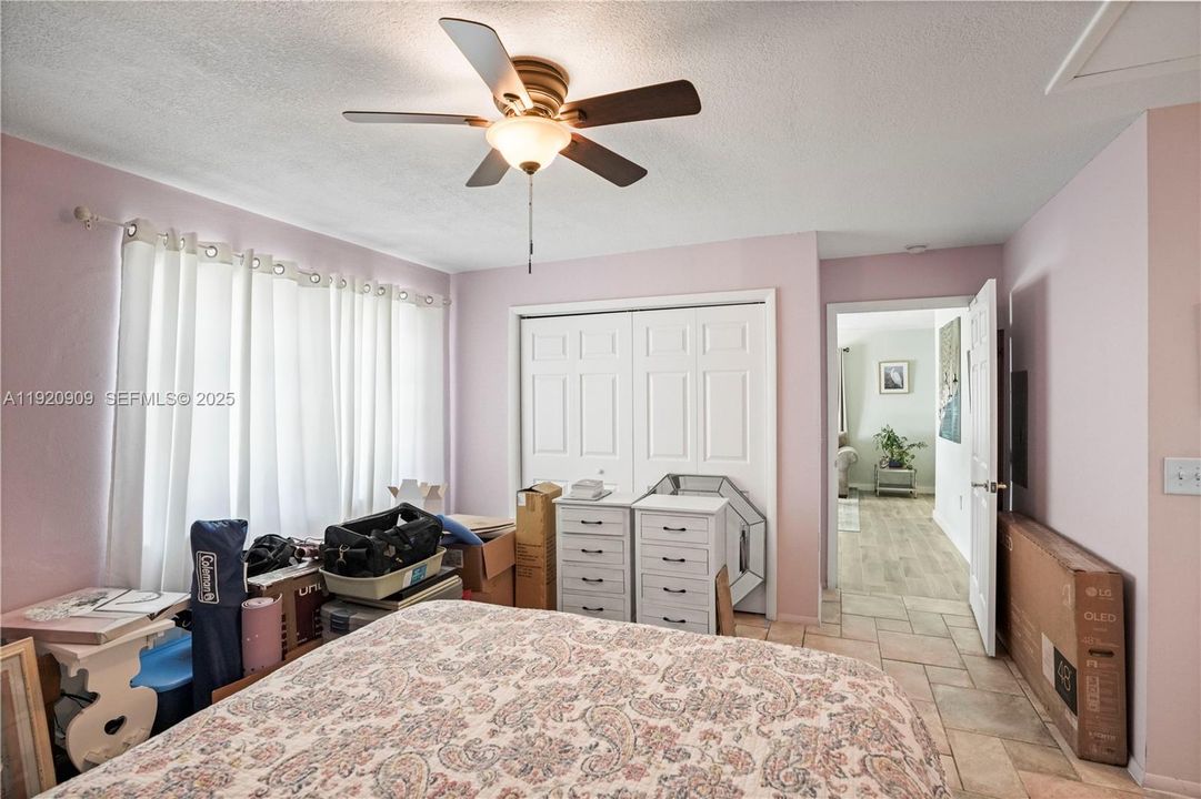 For Sale: $280,000 (2 beds, 1 baths, 1012 Square Feet)