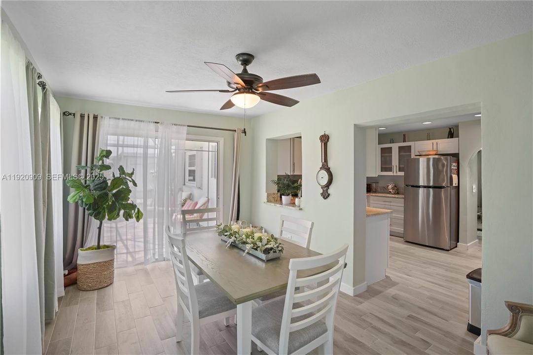 For Sale: $280,000 (2 beds, 1 baths, 1012 Square Feet)