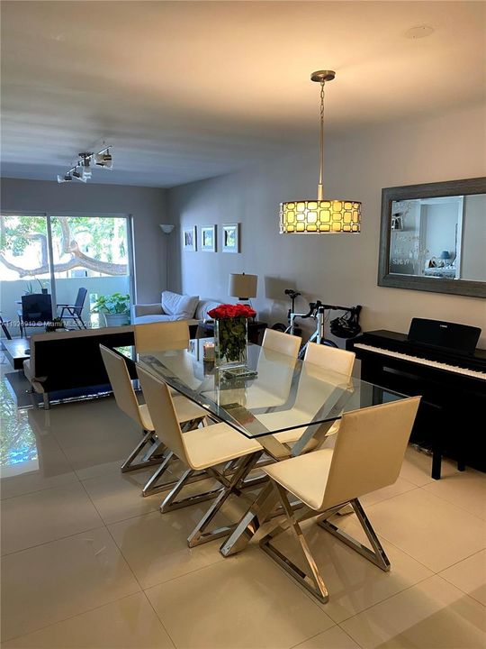 For Rent: $4,500 (2 beds, 2 baths, 1068 Square Feet)