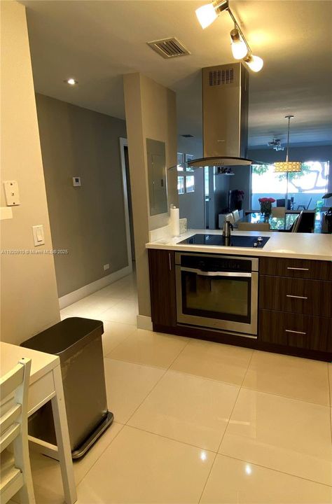 For Rent: $4,500 (2 beds, 2 baths, 1068 Square Feet)