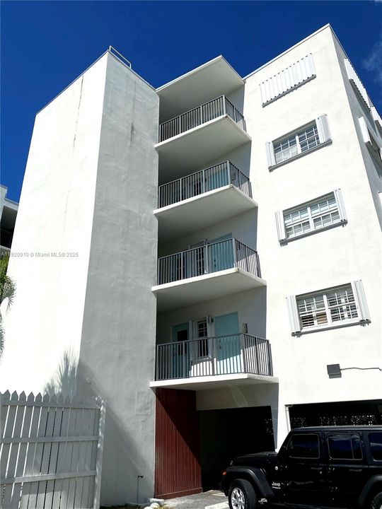 For Rent: $4,500 (2 beds, 2 baths, 1068 Square Feet)