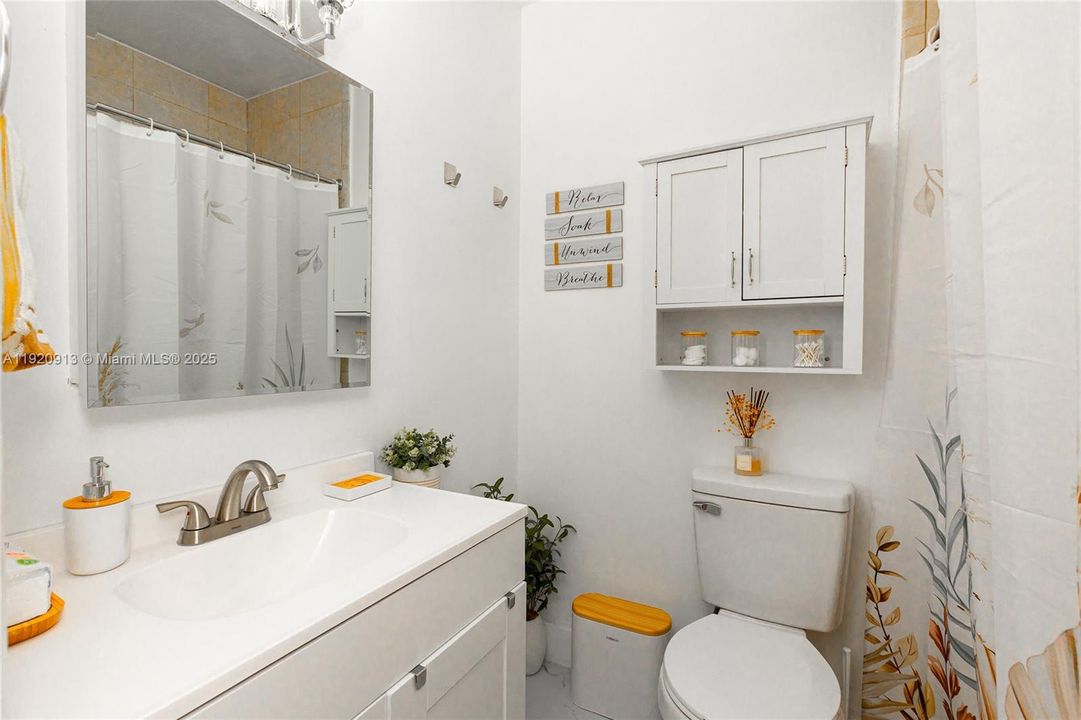 For Rent: $2,350 (2 beds, 2 baths, 1113 Square Feet)