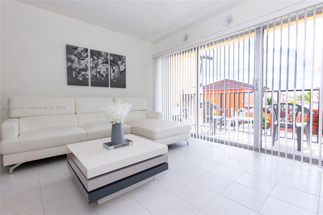 For Rent: $2,350 (2 beds, 2 baths, 1113 Square Feet)