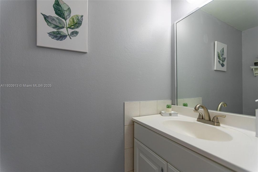 For Rent: $2,350 (2 beds, 2 baths, 1113 Square Feet)