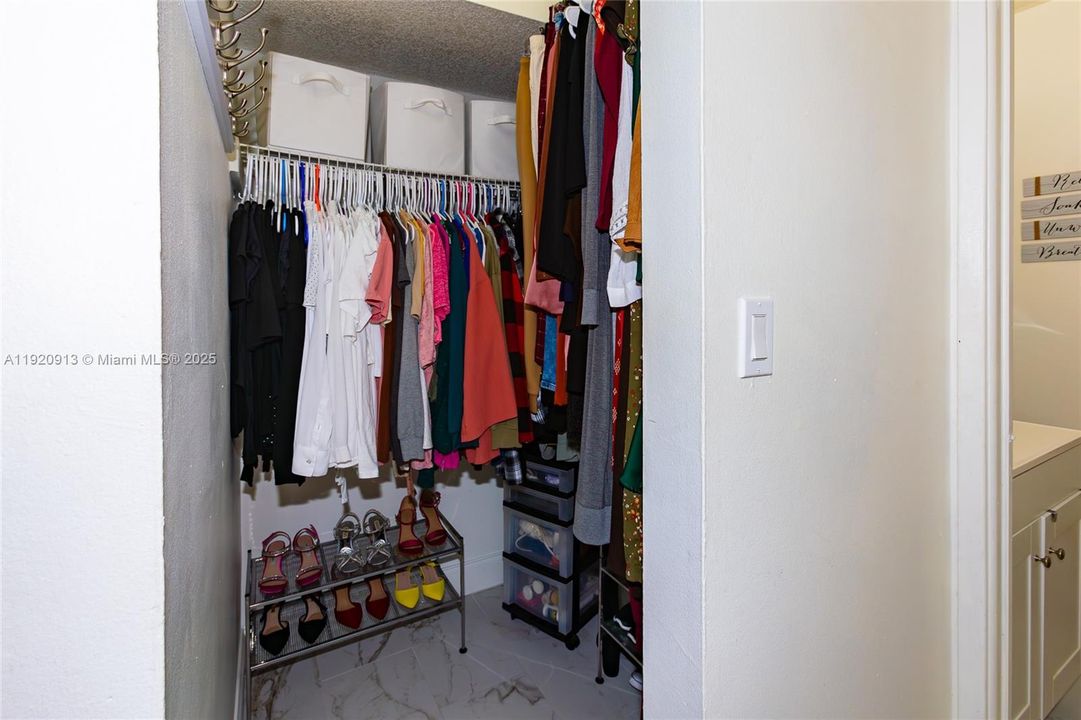 For Rent: $2,350 (2 beds, 2 baths, 1113 Square Feet)