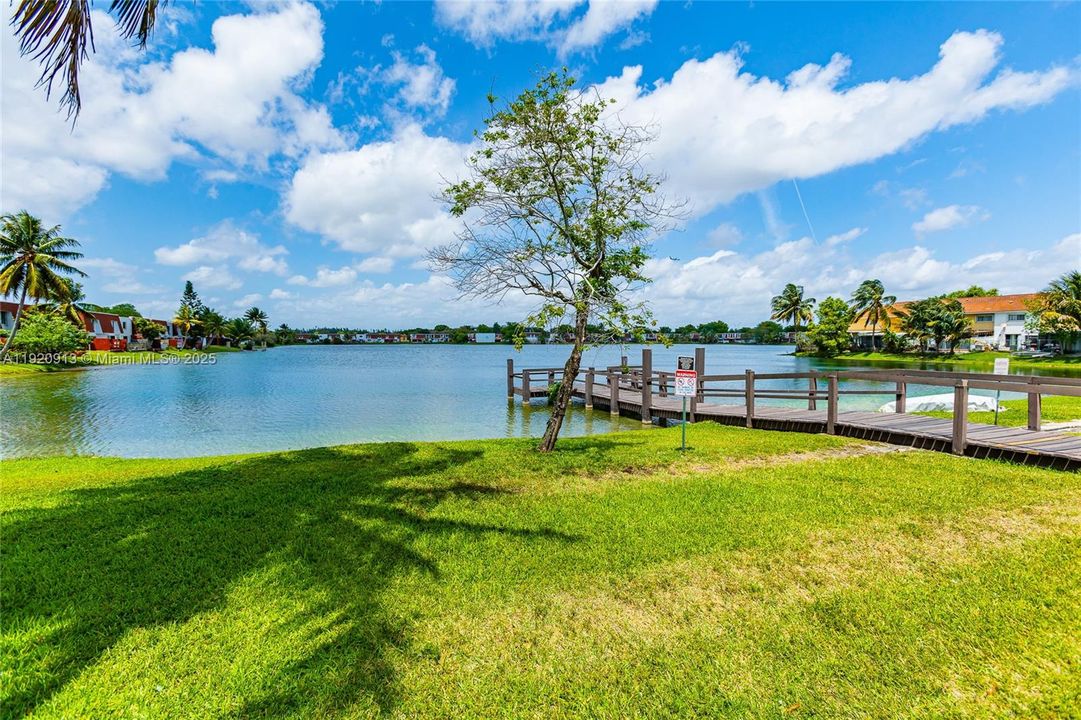 For Rent: $2,350 (2 beds, 2 baths, 1113 Square Feet)