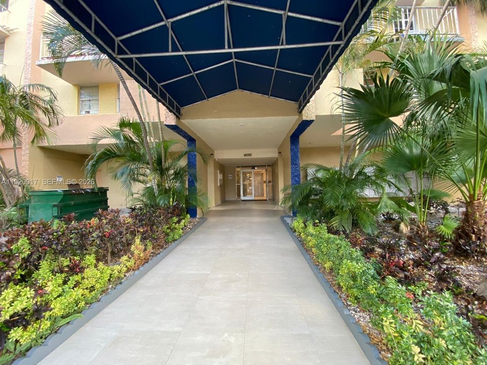 For Rent: $1,699 (1 beds, 1 baths, 598 Square Feet)