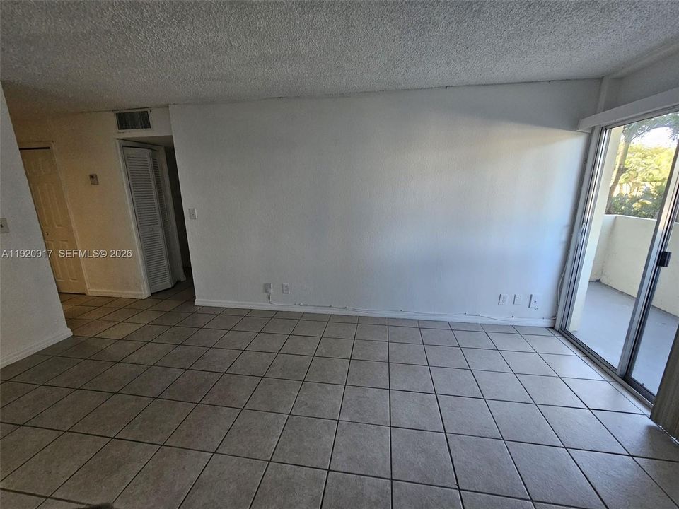 For Rent: $1,699 (1 beds, 1 baths, 598 Square Feet)