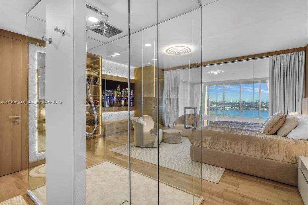 合同活跃: $15,000 (2 贝兹, 2 浴室, 1794 平方英尺)