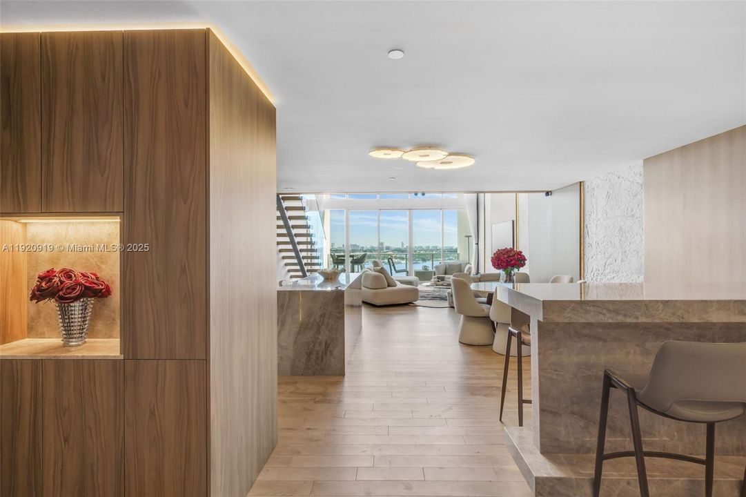 合同活跃: $15,000 (2 贝兹, 2 浴室, 1794 平方英尺)