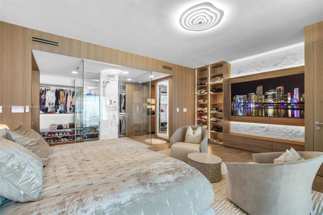 合同活跃: $15,000 (2 贝兹, 2 浴室, 1794 平方英尺)