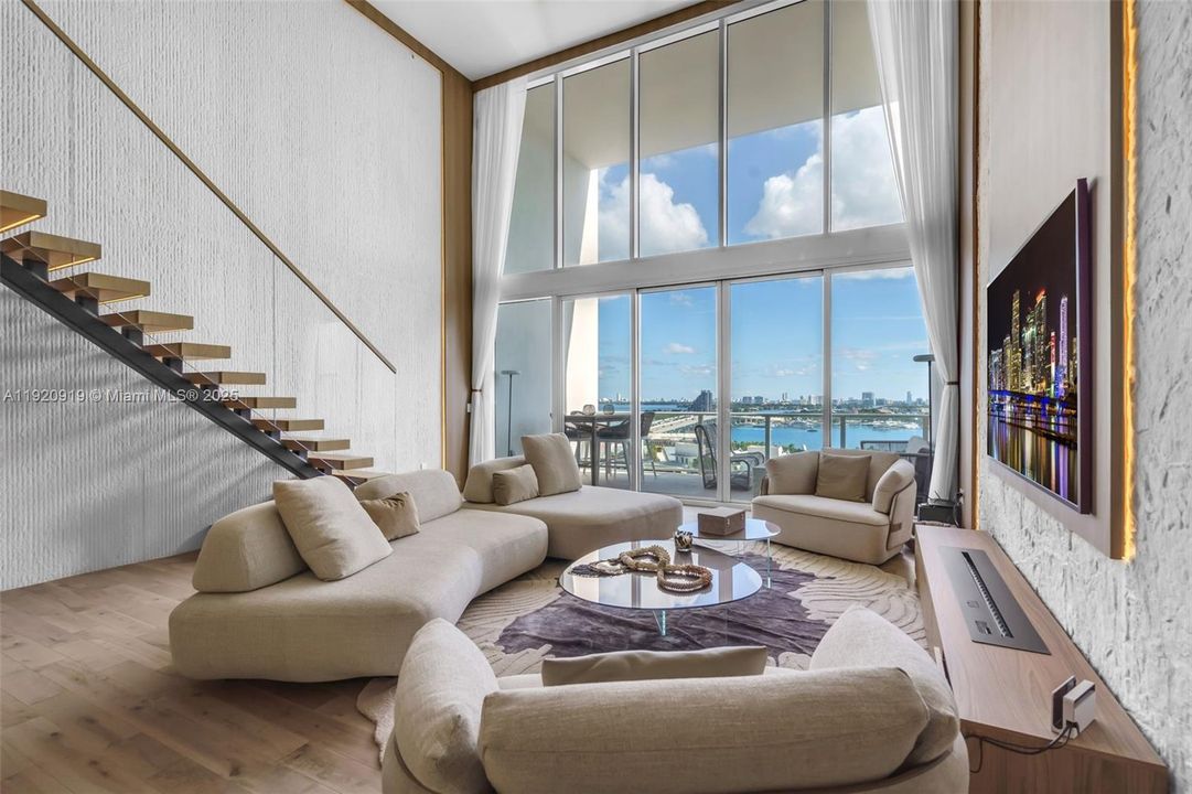 合同活跃: $15,000 (2 贝兹, 2 浴室, 1794 平方英尺)