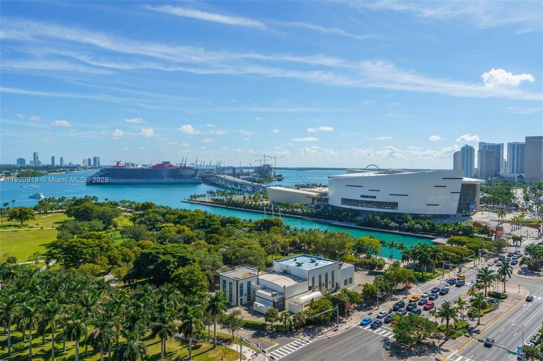 合同活跃: $15,000 (2 贝兹, 2 浴室, 1794 平方英尺)