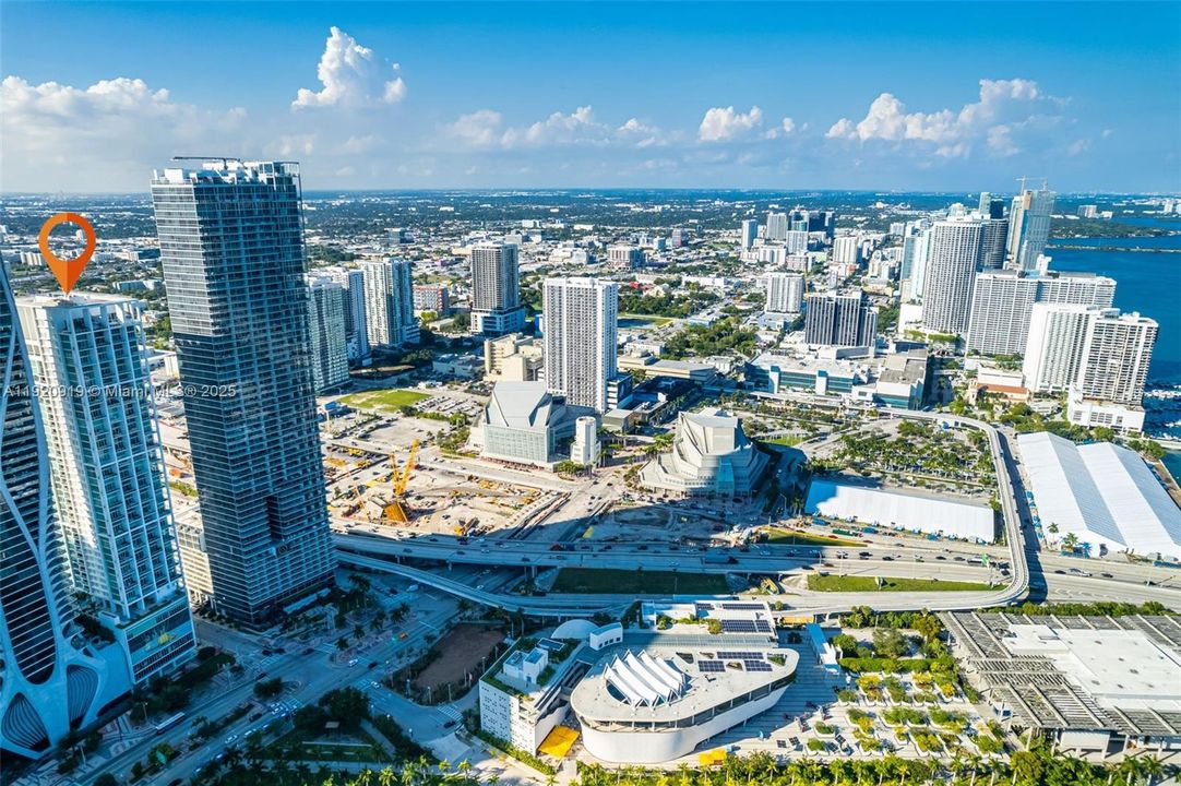 合同活跃: $15,000 (2 贝兹, 2 浴室, 1794 平方英尺)