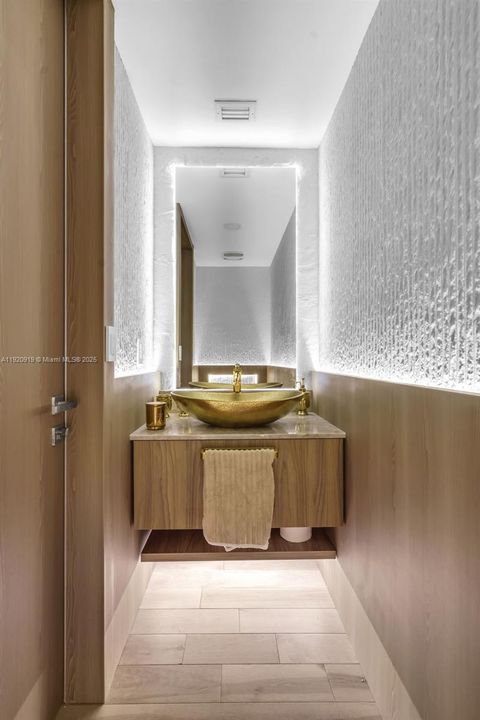 合同活跃: $15,000 (2 贝兹, 2 浴室, 1794 平方英尺)