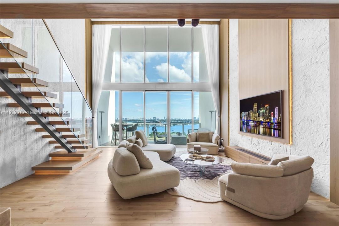 合同活跃: $15,000 (2 贝兹, 2 浴室, 1794 平方英尺)