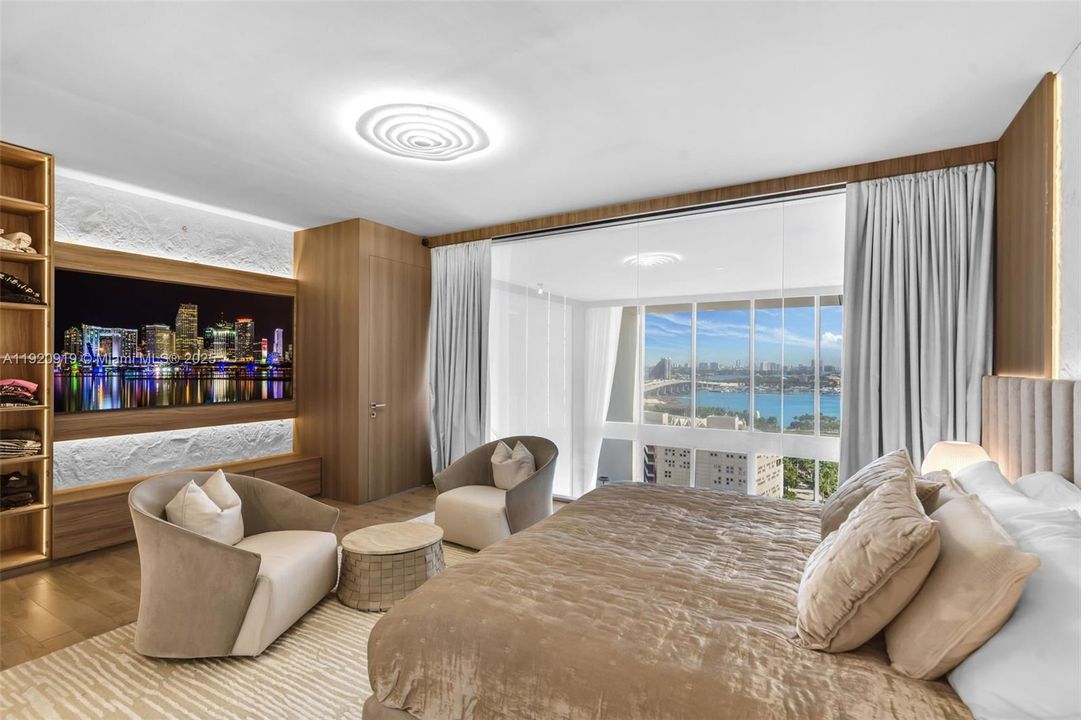 合同活跃: $15,000 (2 贝兹, 2 浴室, 1794 平方英尺)