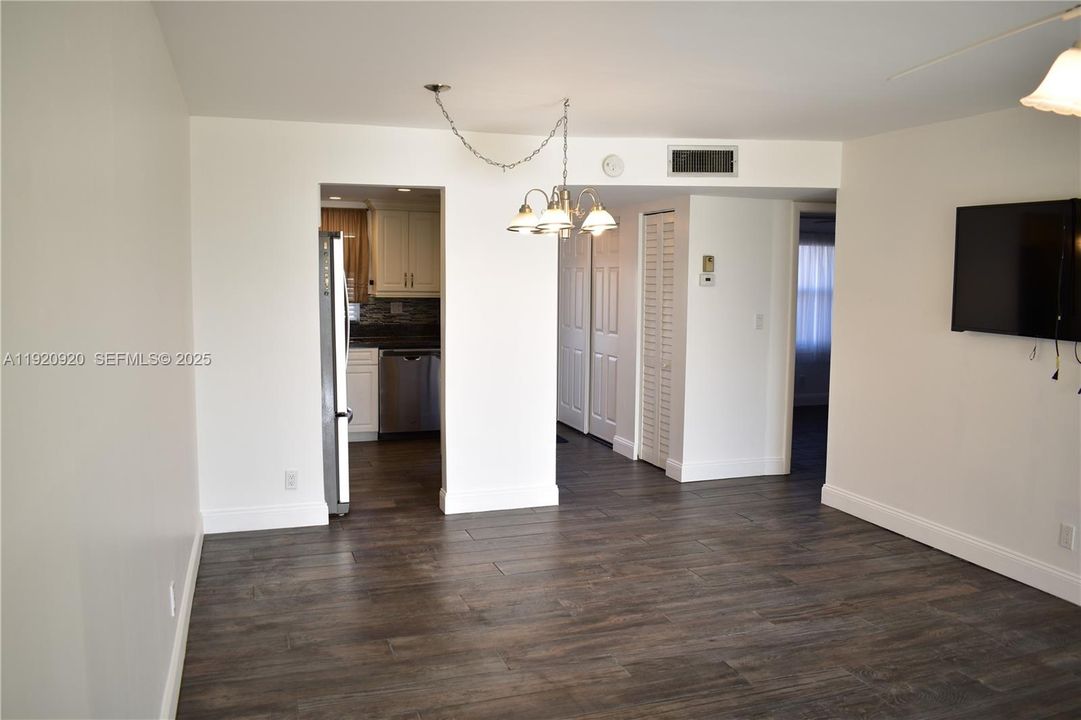 For Sale: $128,000 (2 beds, 2 baths, 850 Square Feet)
