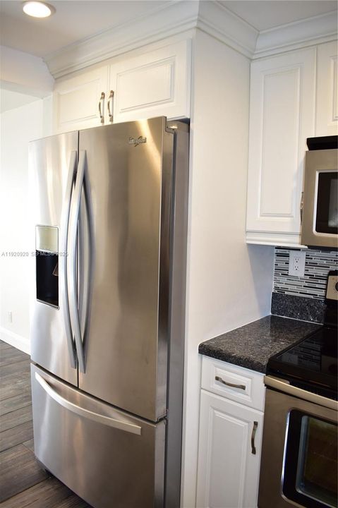 For Sale: $128,000 (2 beds, 2 baths, 850 Square Feet)