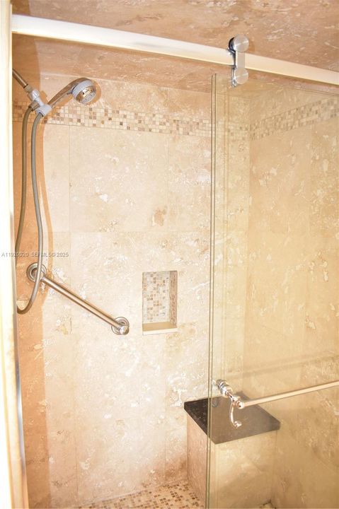 For Sale: $128,000 (2 beds, 2 baths, 850 Square Feet)